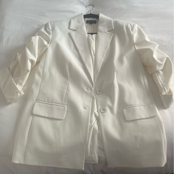 Danielle Bernstein white blazer - Picture 7 of 10